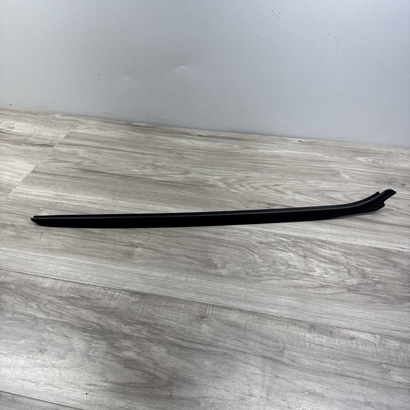 2013-2018 BMW 320I XDRIVE F30 FRONT RIGHT SIDE WINDSHIELD DRIP MOLDING COVER OEM