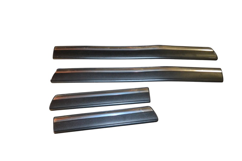 03-07 SILVERADO OEM Front Rear Door Trim Rubber Body Side Moulding BLACK/CHROME