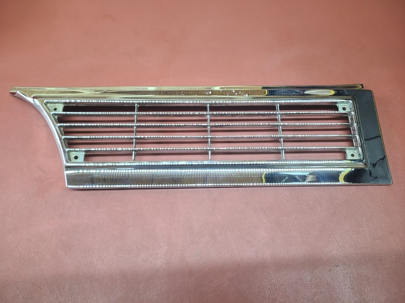 1965 Cadillac RH Front Fender Marker Light Lamp Signal Bezel Trim Grill 5956356