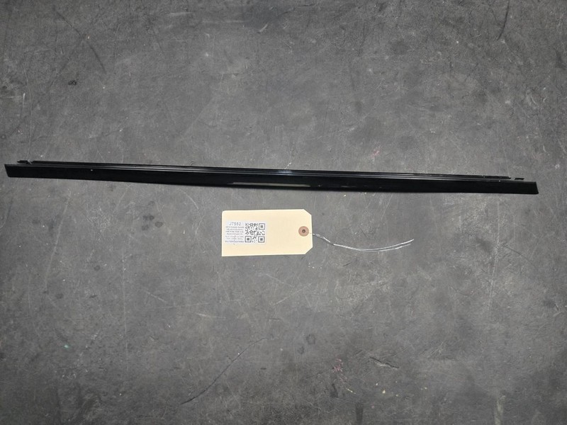 Rear Left Door Window Upper Molding 2018 Range Rover Velar LR182976 2019 – 2022