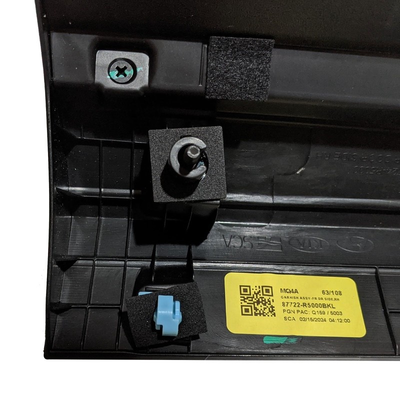 OEM Right Front Passenger Door Lower Molding Kia Sorento 2021-2025 / 87722-R5000 gallery
