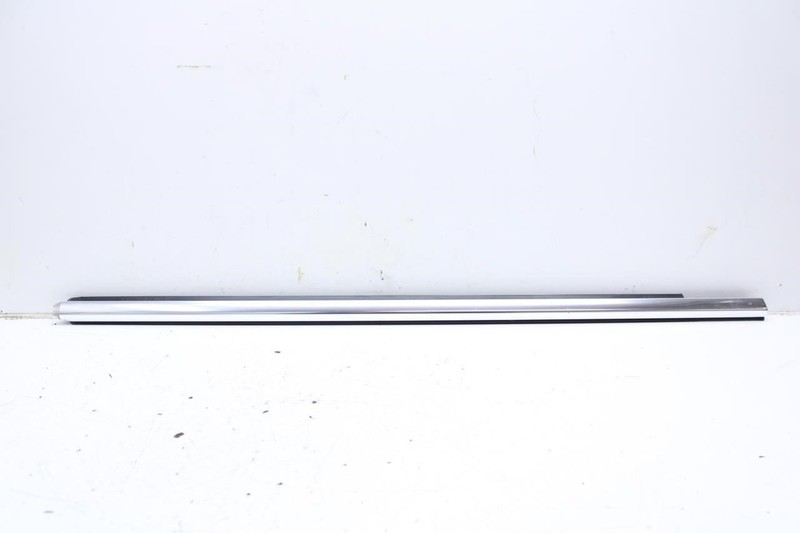2014-2016 Maserati Ghibli Front Right Door Window Belt Outer Molding 670155401