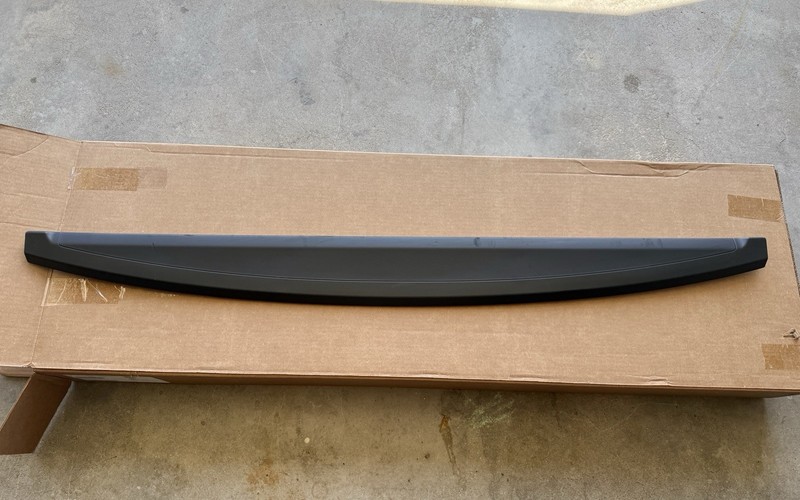 2022-2026 Rivian R1T Rear Tailgate Upper Trim Cover Protector PT00120511 *READ*