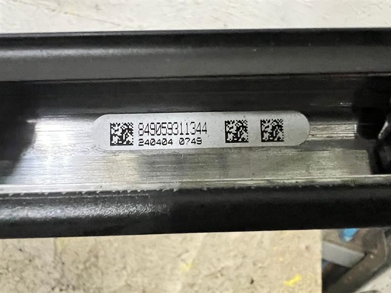 Front Passenger Right Window Moulding 84905931 for Silverado 2500 2024 2882597 gallery