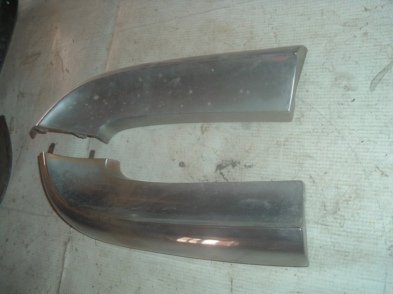 1957 PONTIAC FRONT FENDER MOLDING LEFT and right side one pair used