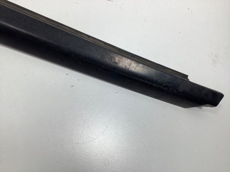 01 02 03 04 05 Civic 4DR Right Front Windshield Side Molding Assembly Used OEM gallery