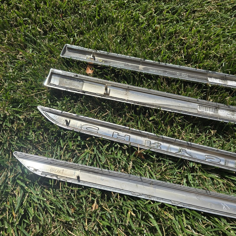 11-16 Chrysler Town Country Door Trim Driver Passenger Molding Set Chrome OEM gallery