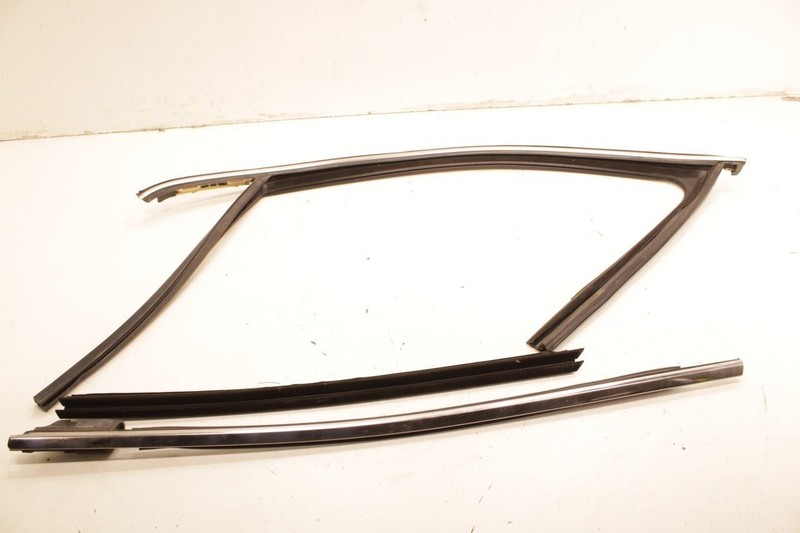 2014-22 Jeep Cherokee Latitude Front Left Door Run Channel w/ Belt Weatherstrips