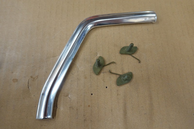 1971 TO 1974 CHALLENGER LEFT DRIVER SIDE REAR QUARTER MOULDING WITH 3 CLIPS