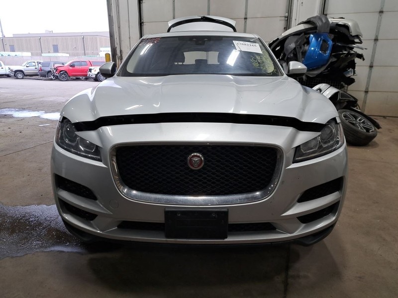 2017 F-pace Upper Grille Sku#4387447 gallery