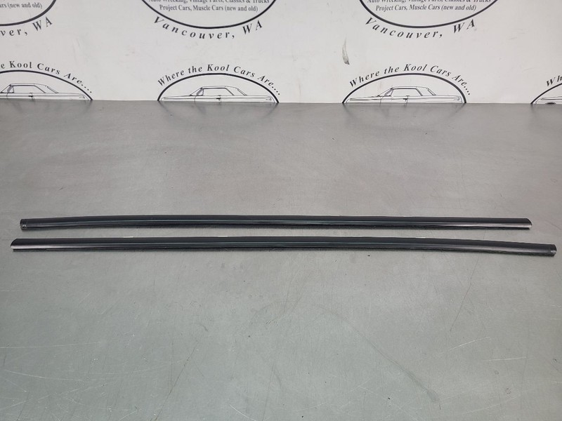 2004-06 GTO Door Belt Moulding Trim Strip Pair, Right / Left, Nice Gloss – OEM