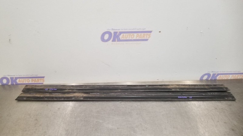 1988 CHEVY SILVERADO 1500 DOOR MOULDING TRIM SET PAIR gallery