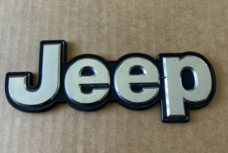 GENUINE JEEP EMBLEM BADGE NAMEPLATE HOOD GRAND CHEROKEE 2011-2021