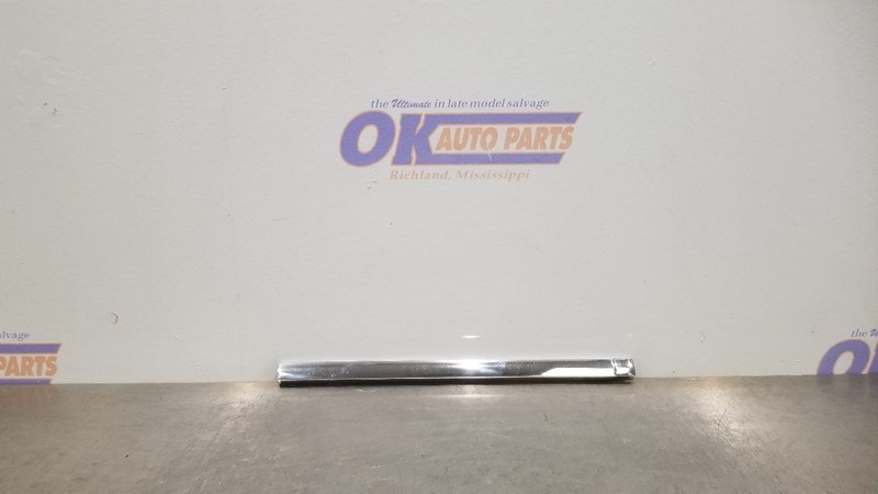88 JEEP GRAND WAGONEER EXTERIOR B PILLAR CHROME TRIM LEFT DRIVER