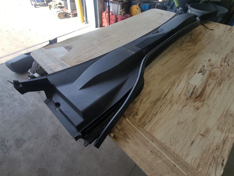 2010-2015 CAMARO SS WINDSHIELD WIPER COWL TRIM PANEL 14-15 gallery
