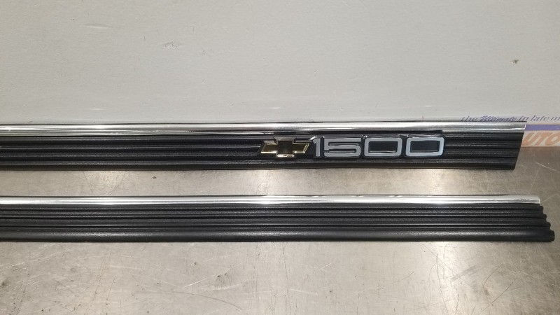 1988 CHEVY SILVERADO 1500 DOOR MOULDING TRIM SET PAIR gallery