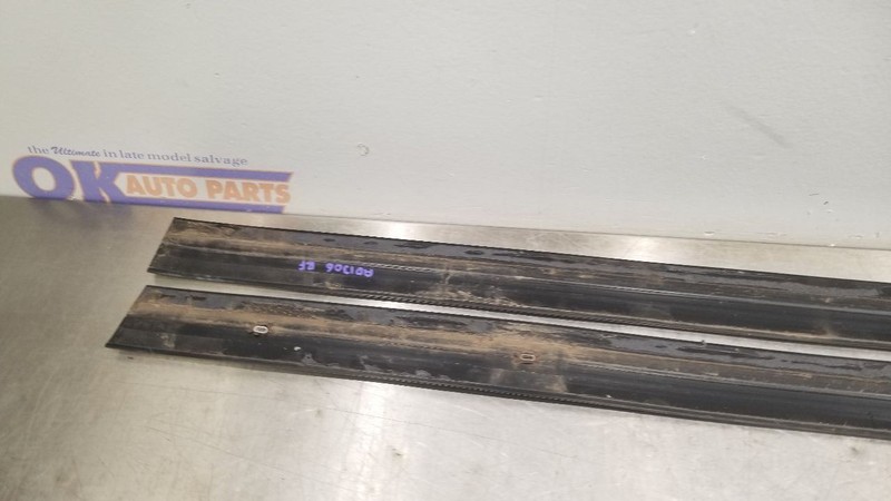 1988 CHEVY SILVERADO 1500 DOOR MOULDING TRIM SET PAIR gallery