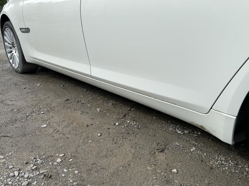 2009-2012 BMW 750i Left Driver Side Rocker Moulding White