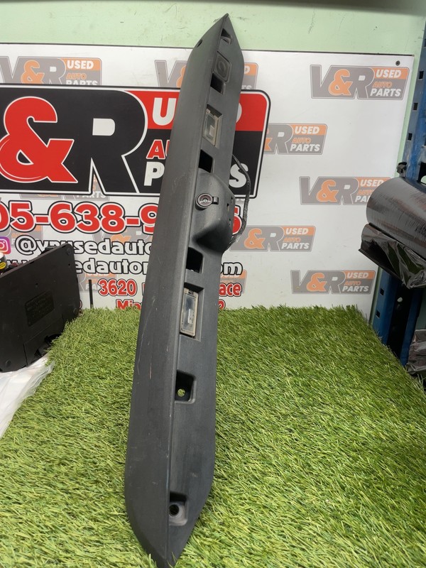 ✅ 2022 FORD EXPLORER LIDGATE MOULDING PN:LB5B-S42509-AGW OEM