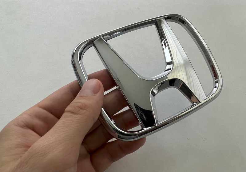Honda CR-V Front Grille Emblem 2002 2003 2004 2005 2006 2007 2008 2009 2010 2011