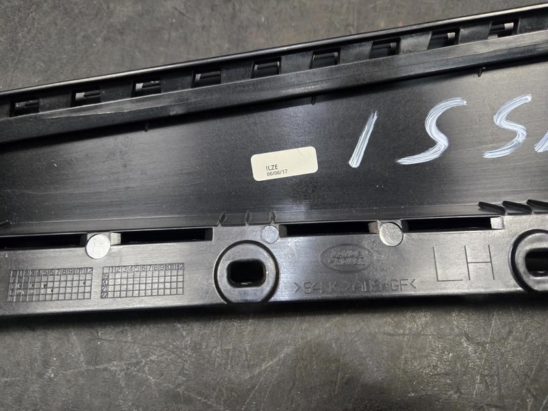 Rear Left Door Window Front Side Molding 2018 Range Rover Velar LR148914 19 - 22 gallery