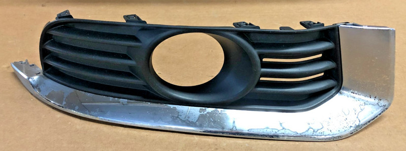 2011 suzuki kizashi fog light bumper moulding ( passenger ) 2010-2013