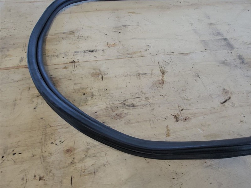 2010-2015 CAMARO SS REAR TRUNK HATCH WEATHERSTRIP OEM 14-15 gallery