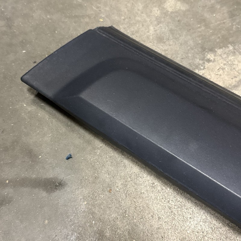 2005-2016 LAND ROVER LR3 LR4 FRONT RIGHT PASSENGER DOOR MOULDING RUNNER TRIM gallery