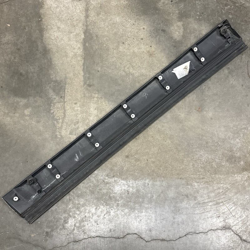2005-2016 LAND ROVER LR3 LR4 FRONT RIGHT PASSENGER DOOR MOULDING RUNNER TRIM gallery