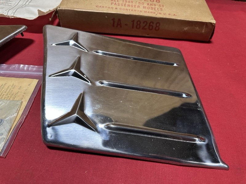 NOS 1949-1951 FORD CAR FRONT FENDER TRIM MOLDING KIT 1A-18268 FoMoCo 49-51 gallery