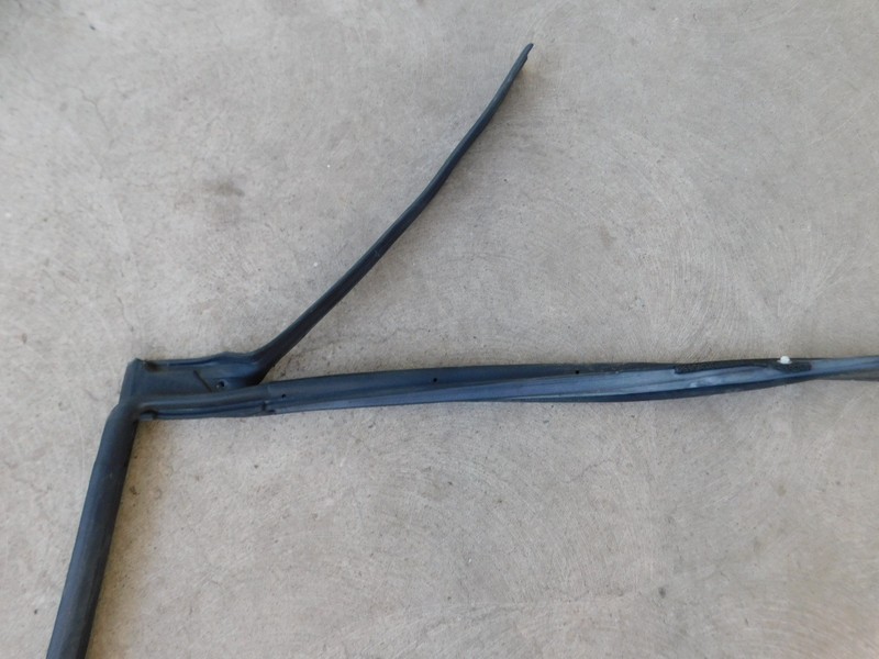 Nissan Sentra 2015-2017 Rear Left Weatherstrip OEM 82831-3SG1A gallery