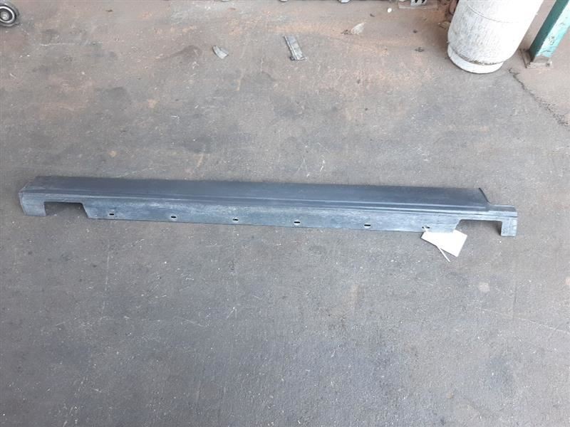 Range Rover HSE L405 Right Rocker Moulding Side Skirt Panel cpla101d56aa
