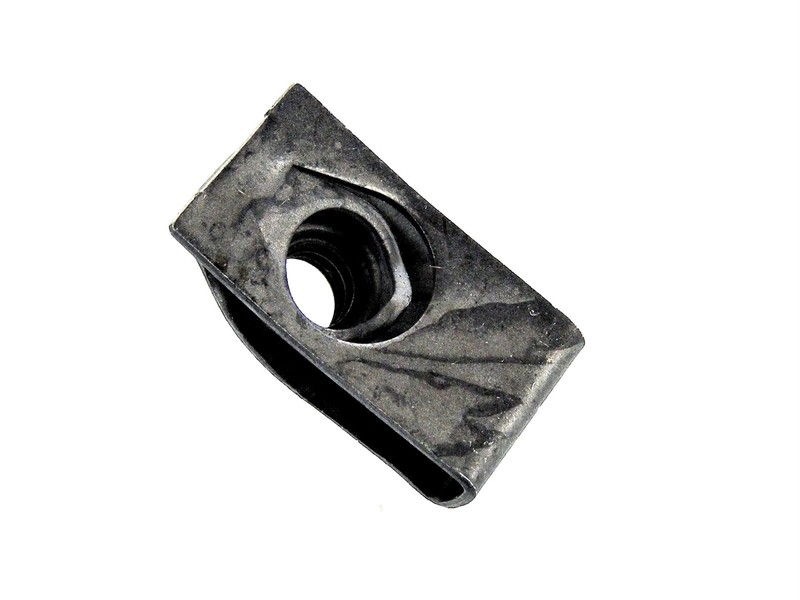 FORD TRUCK U-nut Clips- 1/4-20 Thread- 17/32" Center of Hole to Edge- 20pcs #192 gallery
