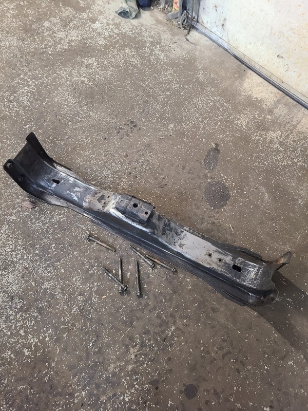 2003-2013 Chevy Express 2500 3500 Transmission Crossmember Support W/ Bolts Oem