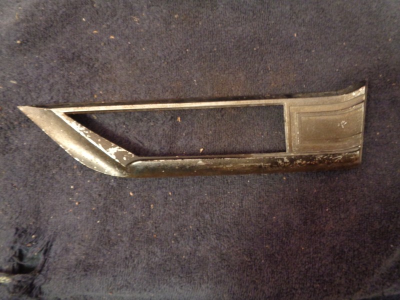 1970 1971 Olds Cutlass Supreme SX Front Fender Trim Molding Side Marker Bezel LH