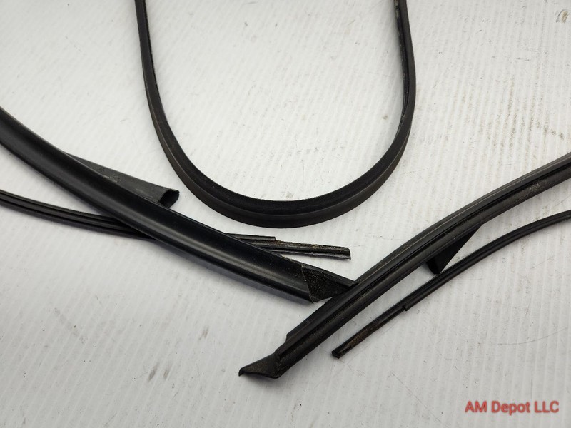 2009 BMW 135i 128i E88 Convertible Windshield Frame Seal Weatherstrip Gasket gallery