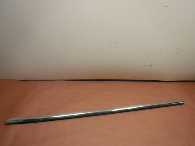 Jeep Grand Cherokee WK 2006 Front Passenger Door Upper Trim Molding Seal