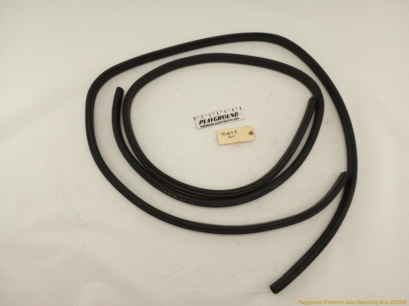 Hummer H3 Pair Of Left & Right Front Door Molding Weather Strip Seal Fits 06-10