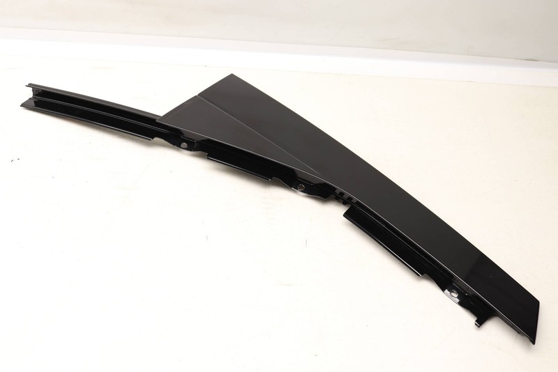 2011-2014 PORSCHE CAYENNE - Right Exterior C Pillar TRIM / Cover 95855959000 gallery