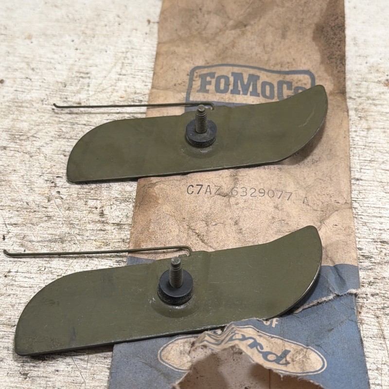 Lot Of 2 New OEM Fomoco Ford C7AZ6329077A fender body side trim moulding clips