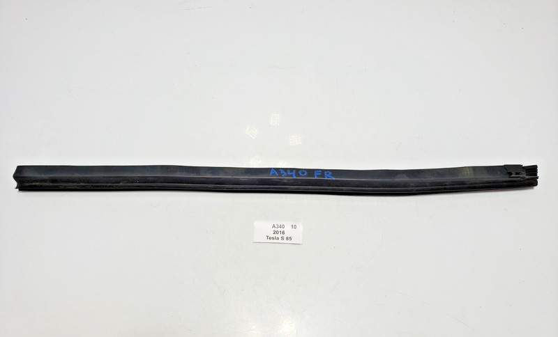 ✅ 2012-2020 OEM Tesla Model S Front Right Passenger Side Door Trim Molding Seal