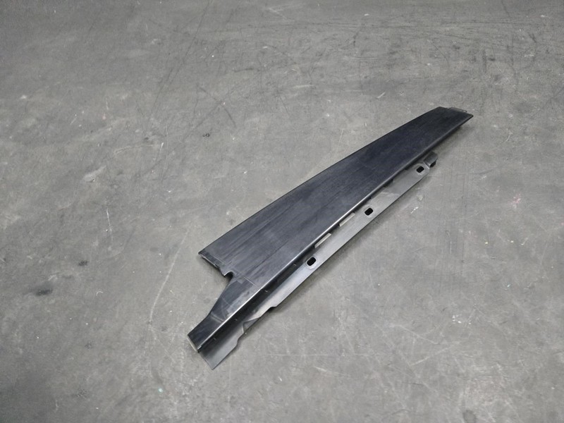 Rear Left Door Window Front Side Molding 2018 Range Rover Velar LR148914 19 - 22 gallery
