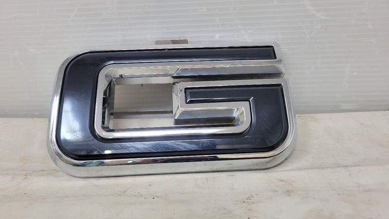 2023 SIERRA FRONT GRILLE EMBLEM BLACK OEM 19-25 84364382 gallery