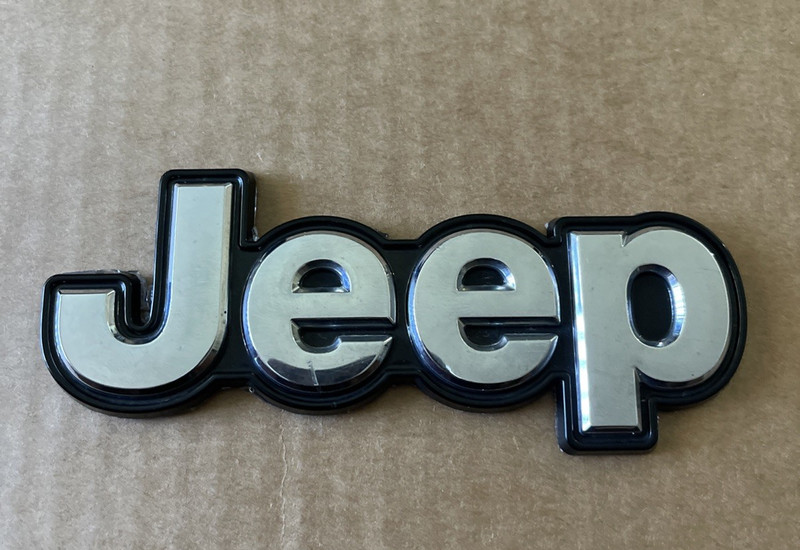 GENUINE JEEP EMBLEM BADGE NAMEPLATE HOOD GRAND CHEROKEE 2011-2021.