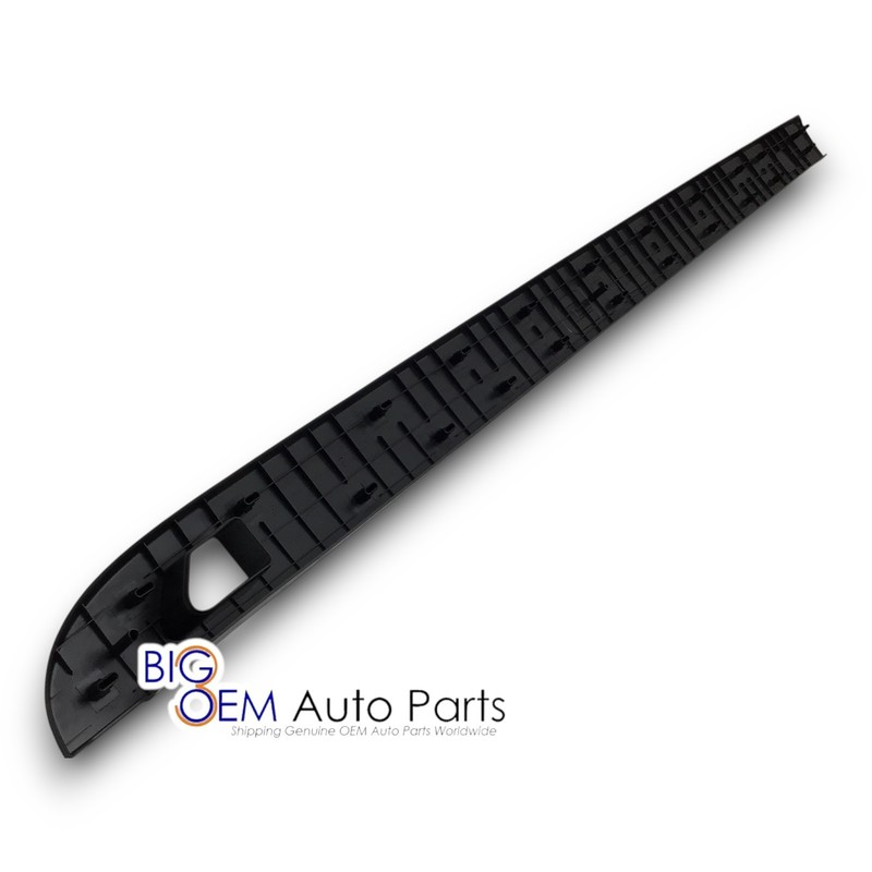 OEM new 2014-2019 GMC Sierra Passenger Side 6'6" Bed Rail Cap Molding 22763055 gallery