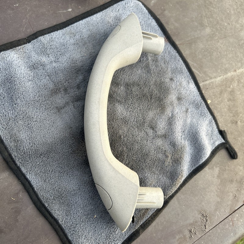 2005 DODGE DURANGO CENTER DRIVER SIDE PILLAR GRAB HANDLE 7102