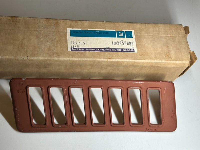 NOS GM 1970 Chevy Impala Rear Quarter Panel Marker Bezel Left Hand Side 3955083