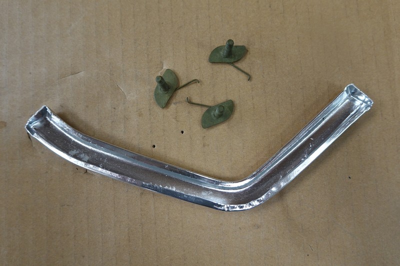 1971 TO 1974 CHALLENGER LEFT DRIVER SIDE REAR QUARTER MOULDING WITH 3 CLIPS gallery