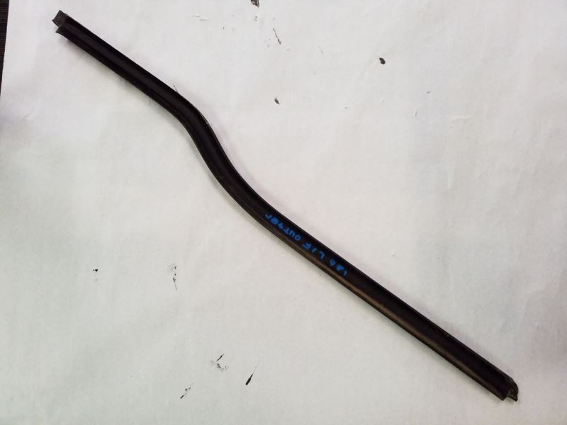 Front Right Exterior Door Weatherstrip | Fits 1999-2007 Ford F250 F350 F450