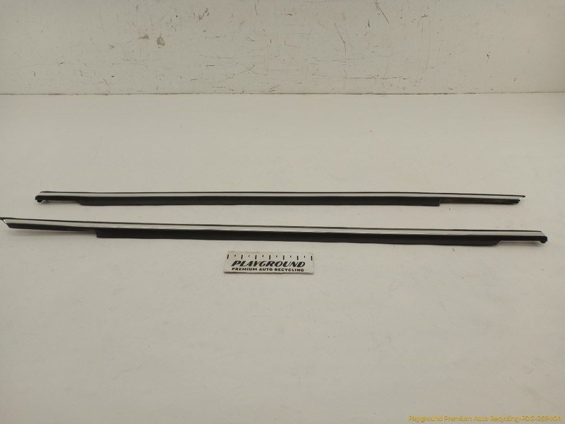 Maserati Quattroporte M139 Pair Of Front Door Window Sweep Trim Molding 03-12